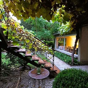https://casa-lila.hotelsmendoza.com